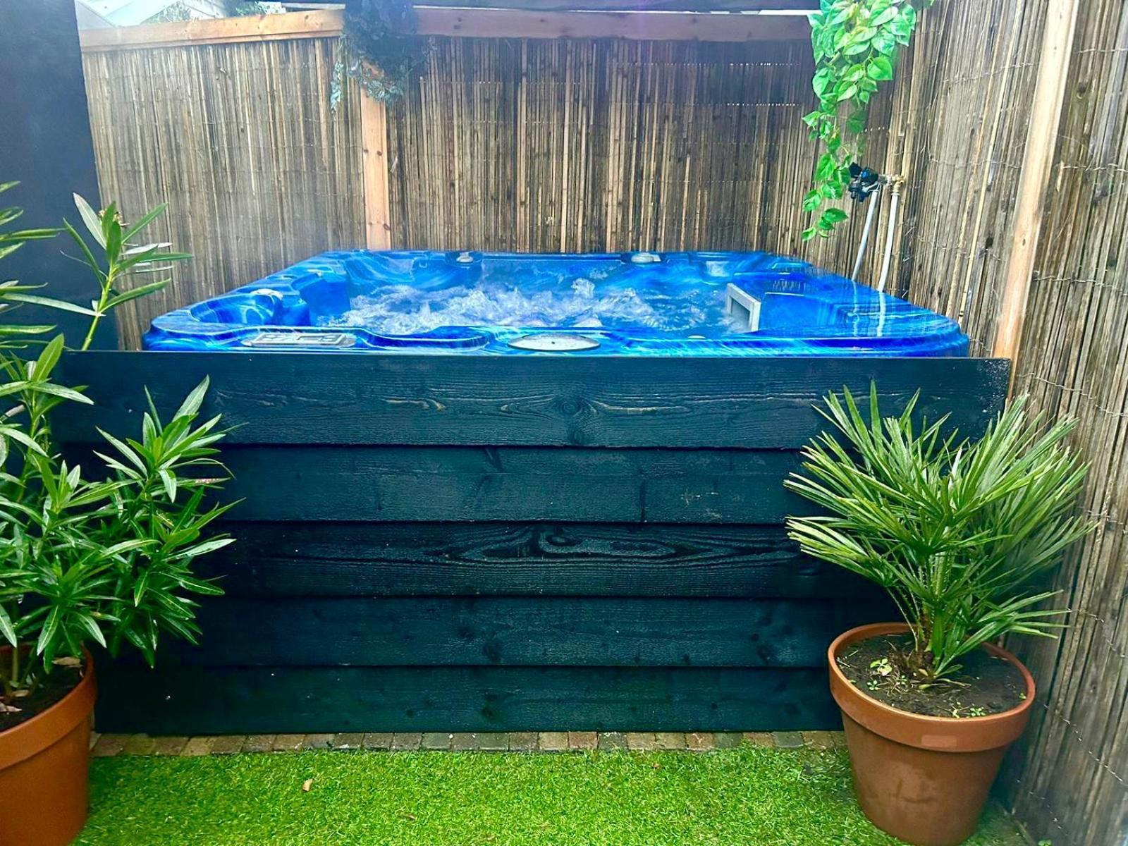 Jungle Style Lodge With Jacuzzi ,Sauna And Garden Near Amsterdam Vijfhuizen Exterior foto