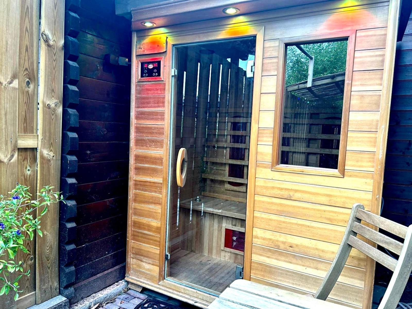 Jungle Style Lodge With Jacuzzi ,Sauna And Garden Near Amsterdam Vijfhuizen Exterior foto